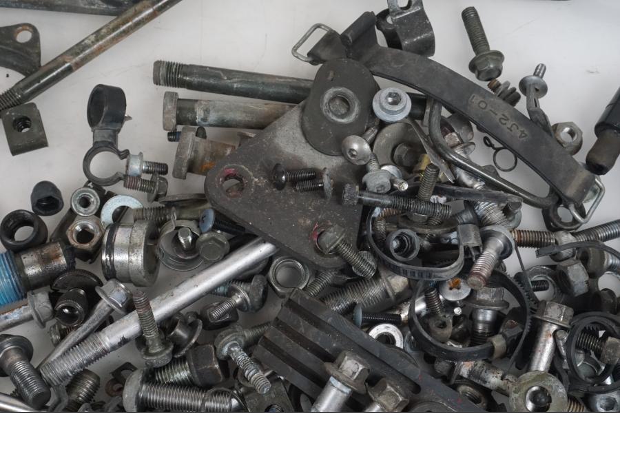 Snett uppifrån på Skruv / Mutter etc från en Yamaha XJ 900 S -1997 motorcykel.