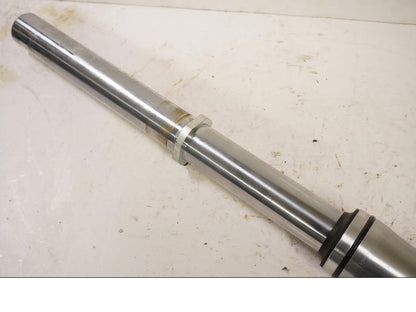 Höger sida på Gaffelben från en Kawasaki VN 900 -2008 motorcykel.