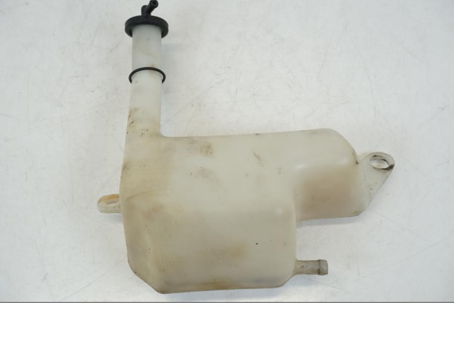 Framsidan på Vattenexpansionskärl från en Honda NSR 125 -1991 motorcykel.