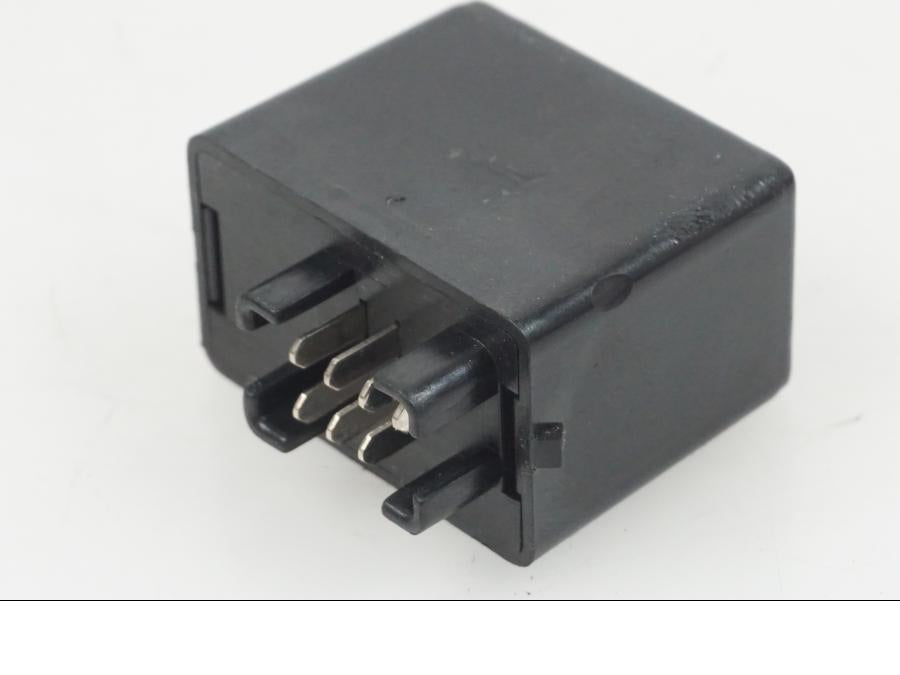 Höger sida på Blinkersrelä från en Suzuki GSX-R 750 -2009 motorcykel.