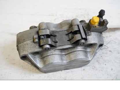 Baksidan på Bromsok från en Honda CBR 900 RR -1999 motorcykel.