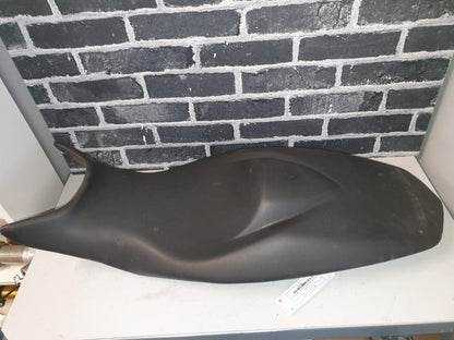 Baksidan på Sadel från en BMW F 800 S -2010 motorcykel.