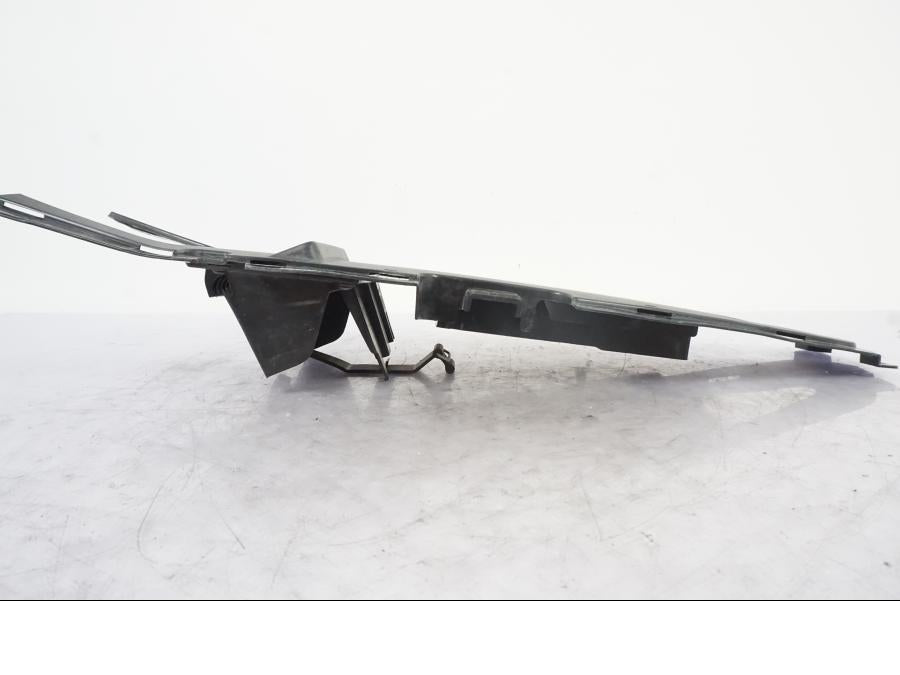 Höger sida på Undertail från en Yamaha YZF-R 125 -2008 motorcykel.