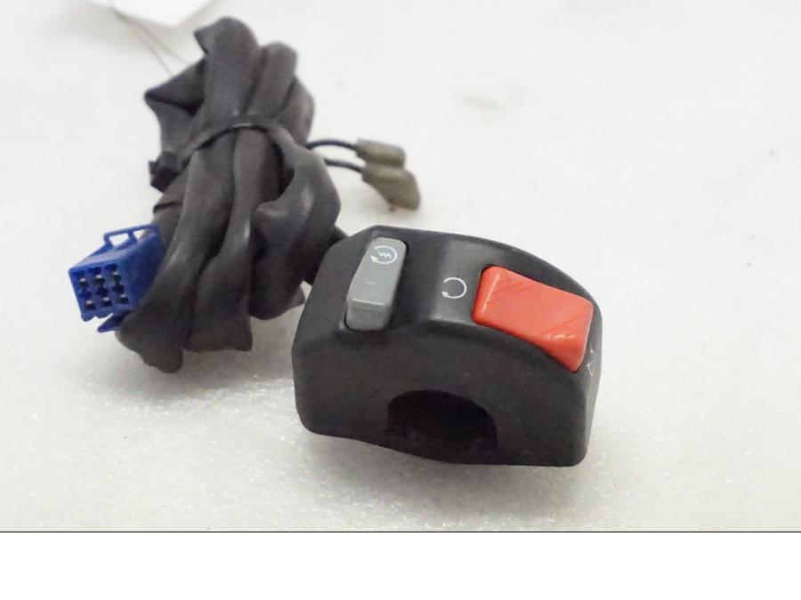 Framsidan på Styrelreglage från en Yamaha FZ1-S -2006 motorcykel.