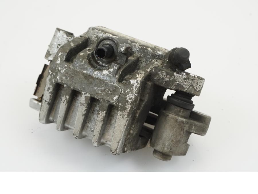 Vänster sida på Bromsok från en Yamaha WR 125 -2010 motorcykel.