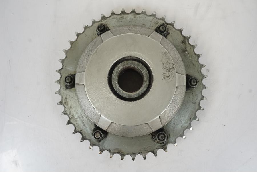 Baksidan på Drev från en Honda VFR 750 -1994 motorcykel.