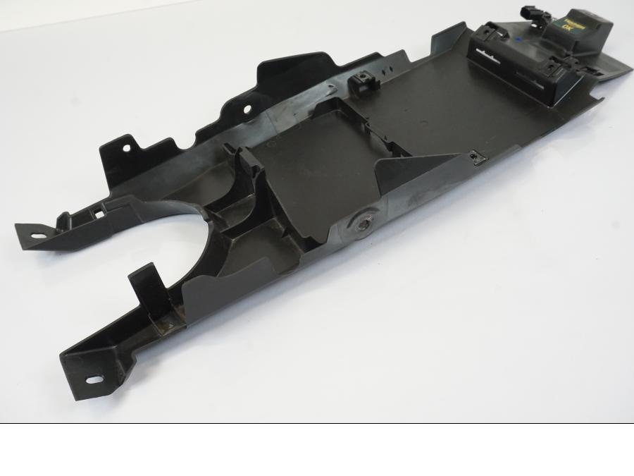 Extrabild1 på Undertail från en Triumph Trident -2021 motorcykel.