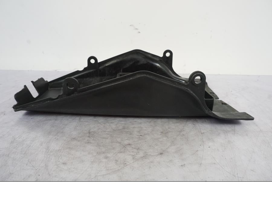 Baksidan på Undertail från en KTM 690 Duke -2014 motorcykel.