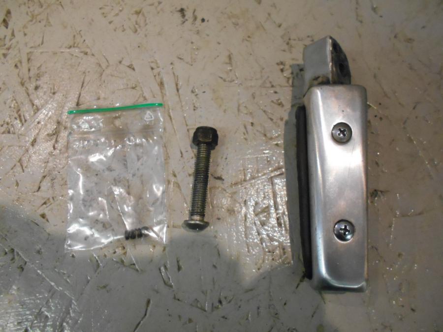 Baksidan på Fotpinne från en Suzuki VZ 800 -2000 motorcykel.