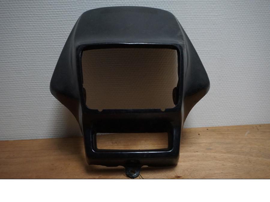 Framsidan på Strålkastarkåpa från en Suzuki DR 650 -1994 motorcykel.