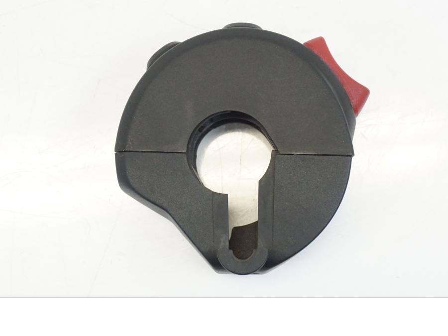 Snett nerifrån på Styrelreglage från en BMW R 1250 GS -2019 motorcykel.