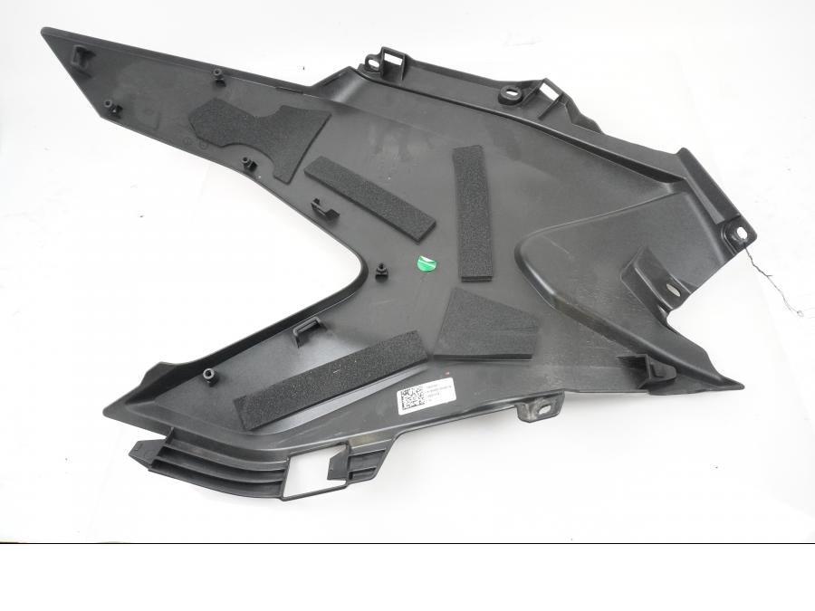 Vänster sida på Sidkåpa från en KTM 1290 Super Adventure S -2022 motorcykel.