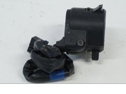 Baksidan på Styrelreglage från en Buell XB9S -2003 motorcykel.