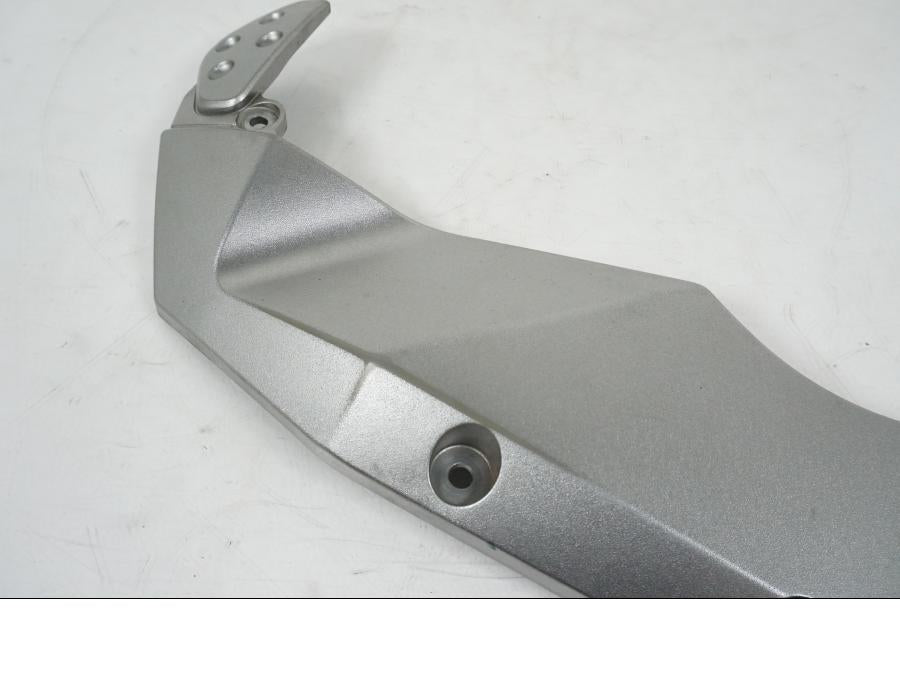 Höger sida på Ramskydd från en Kawasaki Z 750 -2006 motorcykel.