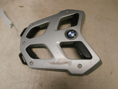 Baksidan på Pakethållare från en BMW K 1300 GT -2009 motorcykel.