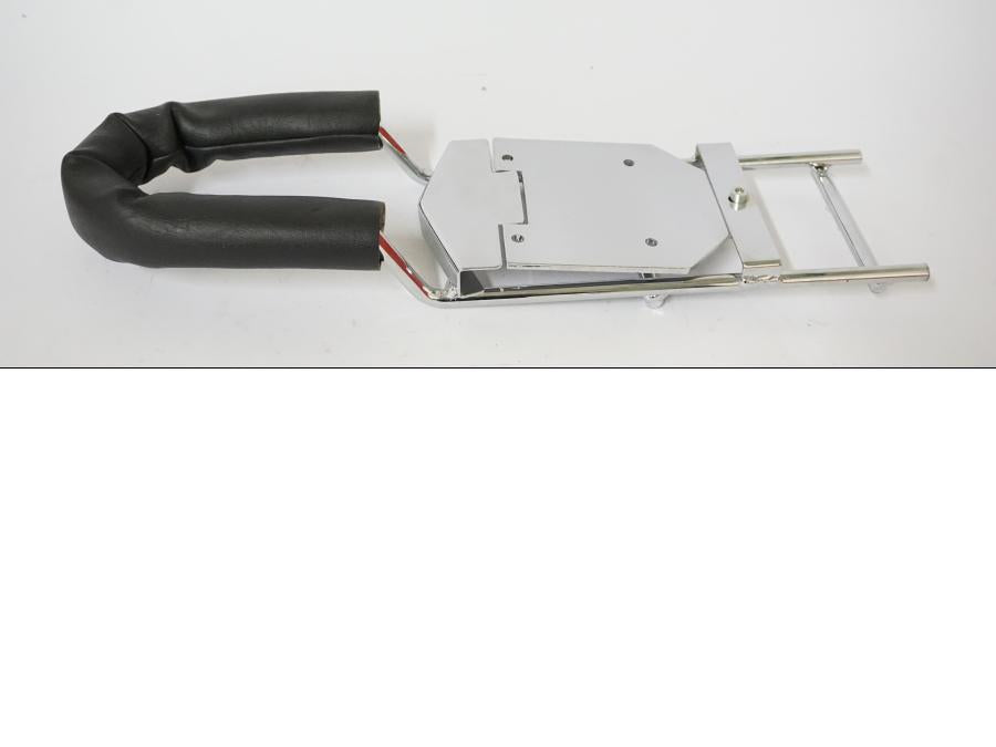 Höger sida på Sissybar från en Yamaha XVS 1100 -2007 motorcykel.