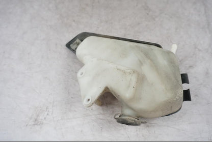 Extrabild1 på Vattenexpansionskärl från en Triumph Tiger Explorer -2016 motorcykel.