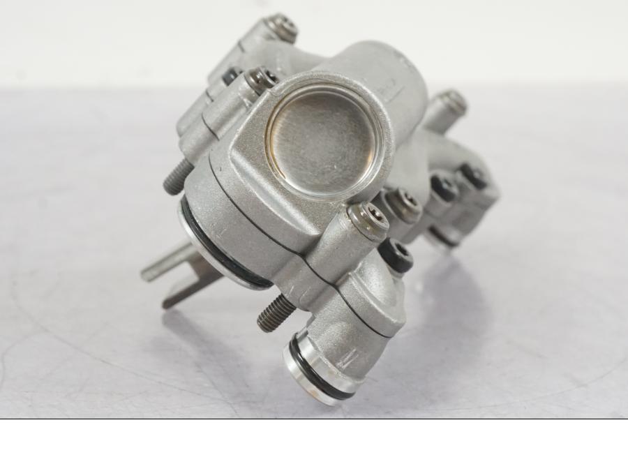 Baksidan på Vattenpump från en BMW R 1200 GS -2018 motorcykel.