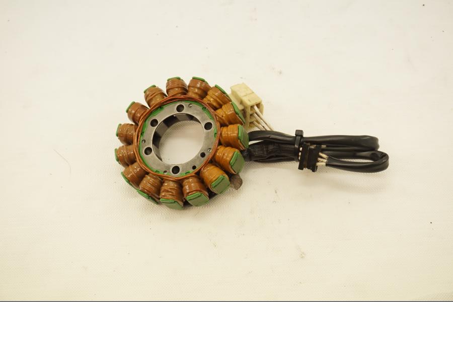 Baksidan på Generator från en Kawasaki ZX-6R -2008 motorcykel.