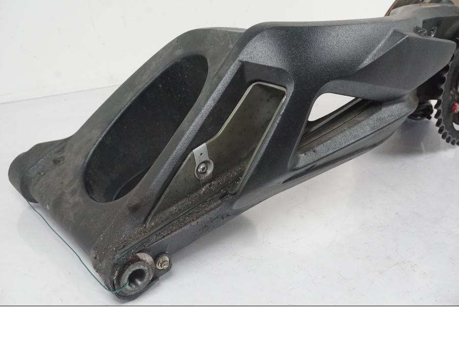 Baksidan på Sving från en MV Agusta Dragster -2014 motorcykel.