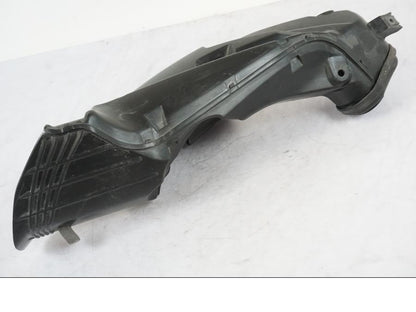 Snett nerifrån på Luftrör från en Suzuki GSX-R 750 -2006 motorcykel.