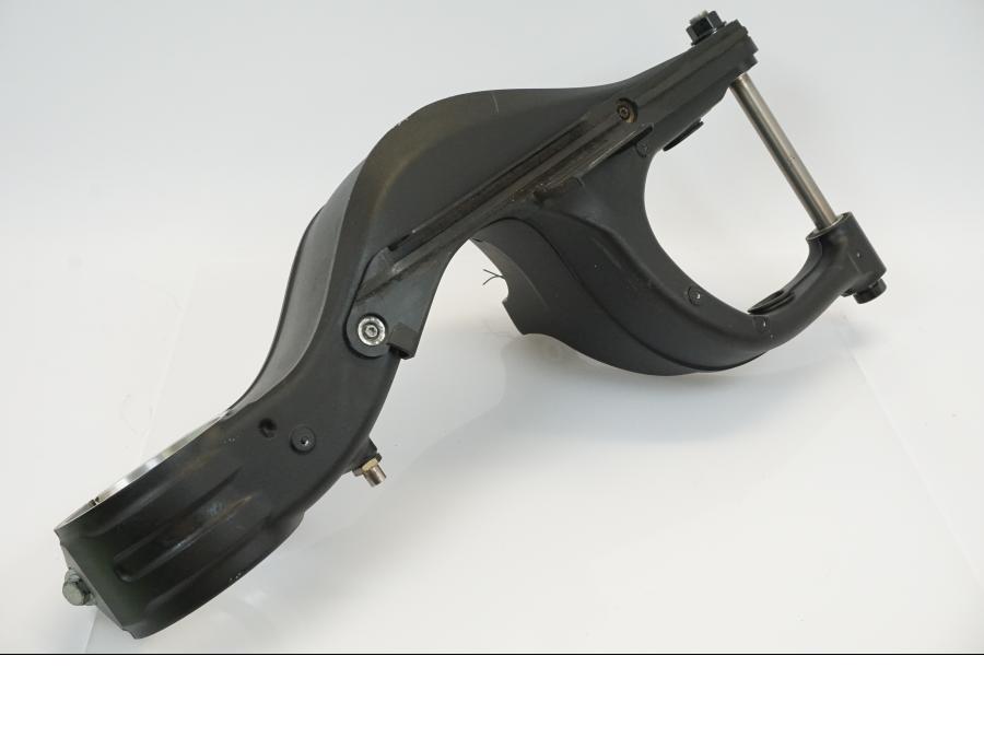 Snett nerifrån på Sving från en KTM 1290 Super Duke -2020 motorcykel.