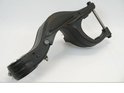 Snett nerifrån på Sving från en KTM 1290 Super Duke -2020 motorcykel.