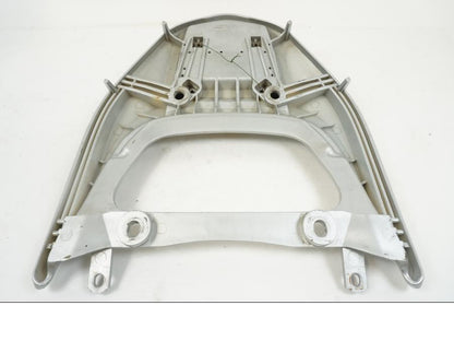 Snett nerifrån på Pakethållare från en Honda XL 1000 V -2008 motorcykel.