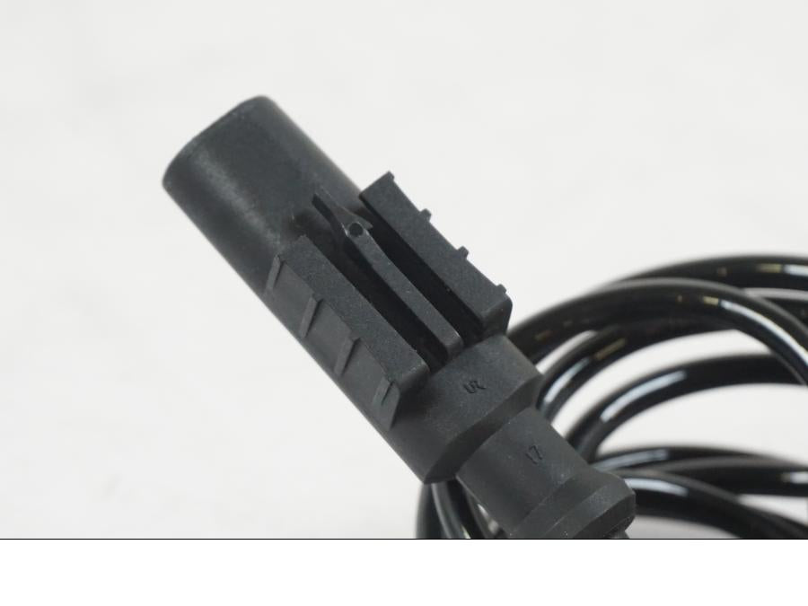 Baksidan på ABS givare från en KTM 1290 Super Duke R EVO -2023 motorcykel.