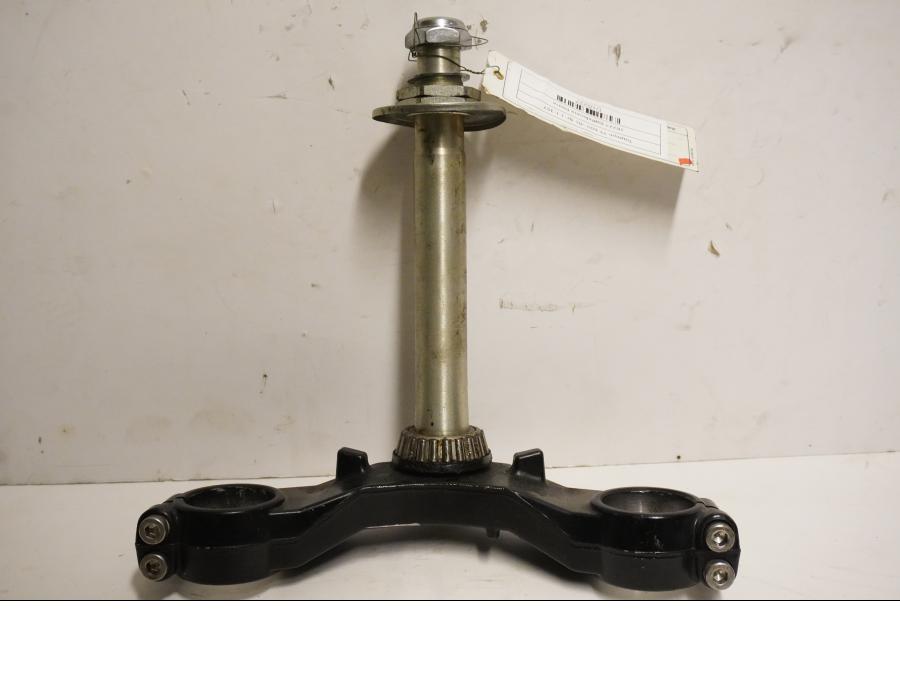 Framsidan på Gaffelkrona från en Triumph TT 600 -2001 motorcykel.