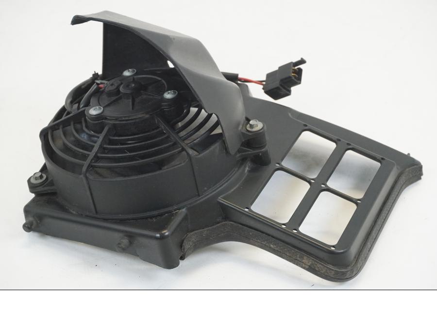 Framsidan på Vattenkylfläkt från en KTM 990 Adventure -2007 motorcykel.