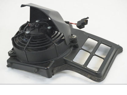 Framsidan på Vattenkylfläkt från en KTM 990 Adventure -2007 motorcykel.