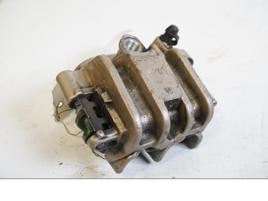 Baksidan på Bromsok från en Honda VFR 750 -1994 motorcykel.