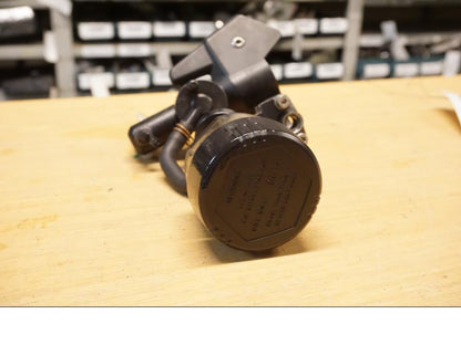 Baksidan på Bromshuvudcylinder från en BMW F 800 GS -2009 motorcykel.