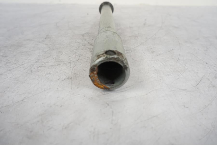 Höger sida på Axel från en Honda VTR 1000 F -1997 motorcykel.