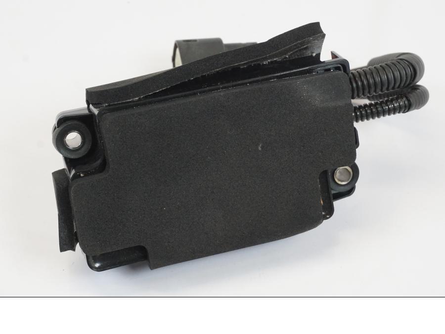 Snett nerifrån på Antenn från en Triumph Speed Triple -2021 motorcykel.