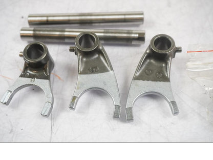 Baksidan på Växelgaffel från en KTM 125 Duke -2017 motorcykel.