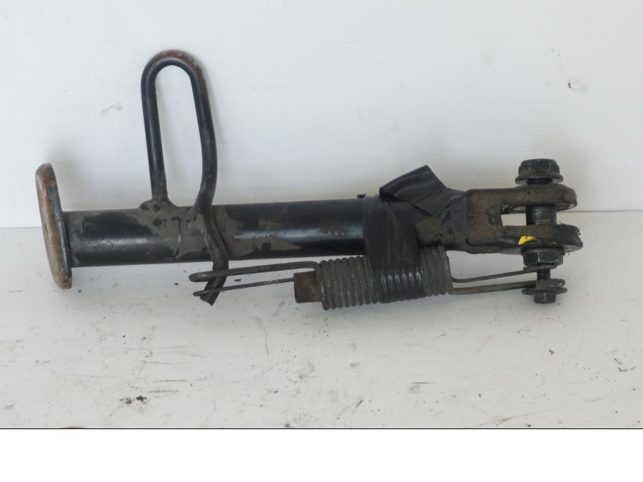 Vänster sida på Sidostöd från en Honda SH 300 A -2011 scooter.