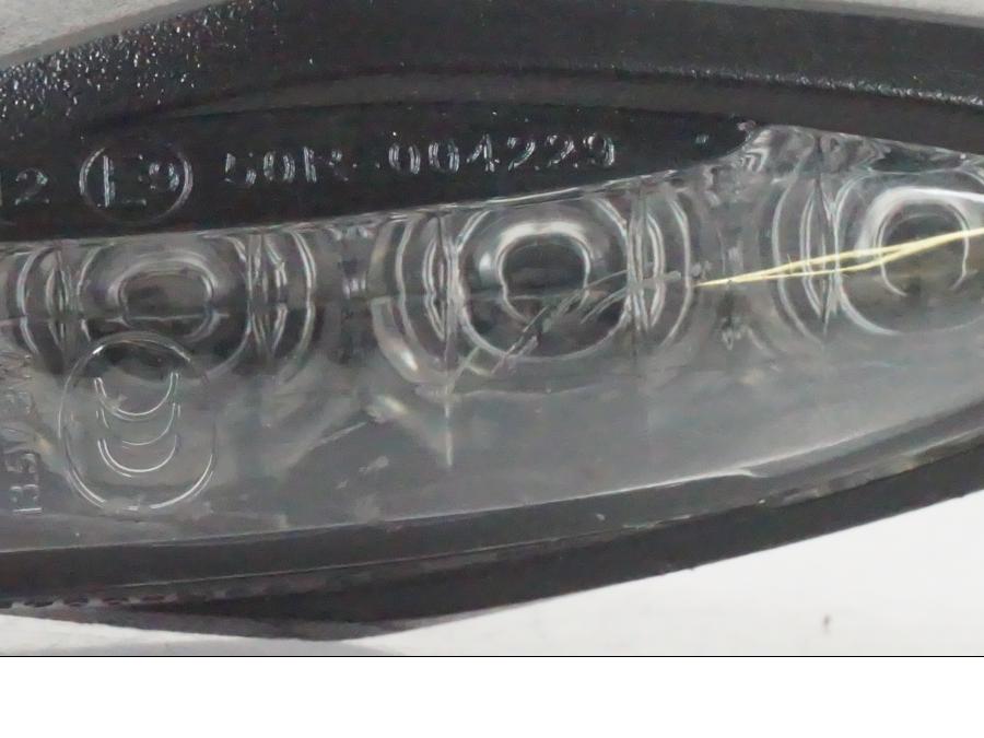 Snett nerifrån på Blinkers LED från en KTM 390 Adventure -2021 motorcykel.