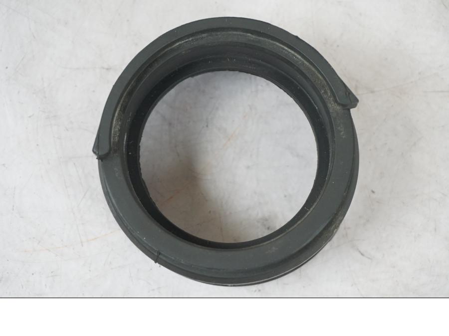 Baksidan på Insugsgummi från en BMW R 1200 GSA -2014 motorcykel.