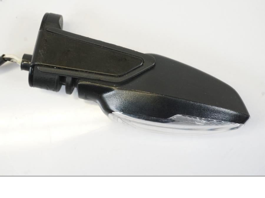 Baksidan på Blinkers från en Triumph Trident -2021 motorcykel.