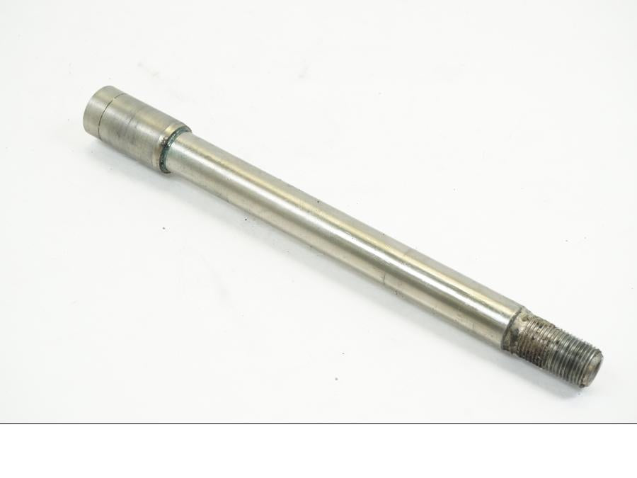 Baksidan på Axel från en Triumph Tiger 1200 -2018 motorcykel.