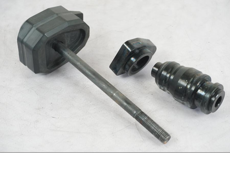 Snett uppifrån på Kraschpuckar från en Kawasaki Z 900 -2019 motorcykel.