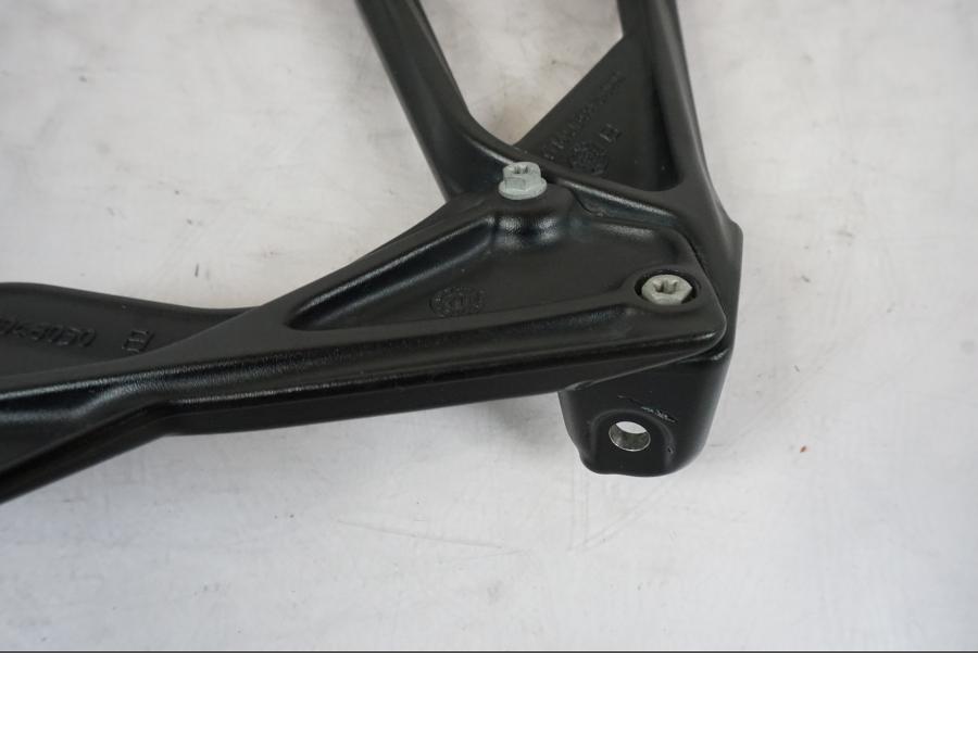 Extrabild1 på Fotpinnefäste från en KTM 1290 Super Duke -2019 motorcykel.