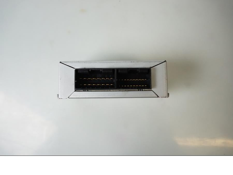 Höger sida på ABS styrenhet från en Yamaha FZ1-SA -2008 motorcykel.