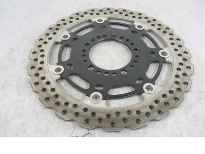 Framsidan på Bromsskiva från en Kawasaki Versys 1000 -2012 motorcykel.