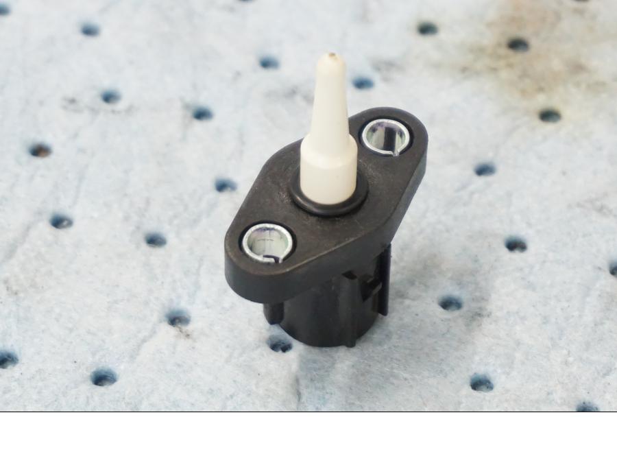 Höger sida på Luftburksensor från en Suzuki GSX-R 1000 -2008 motorcykel.