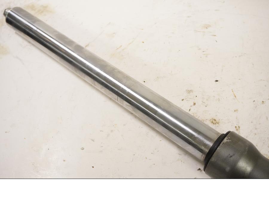 Höger sida på Gaffelben från en Kawasaki ZX-6R -1996 motorcykel.