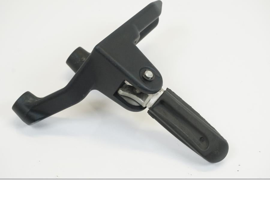 Vänster sida på Fotpinne från en KTM 1190 Adventure -2013 motorcykel.