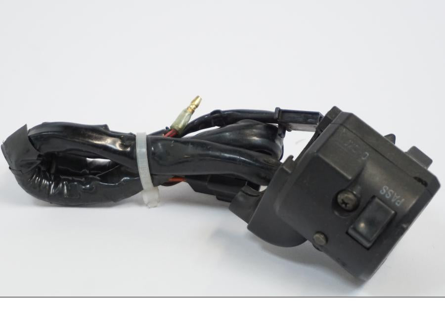 Baksidan på Styrelreglage från en Kawasaki GPZ 900 -1989 motorcykel.